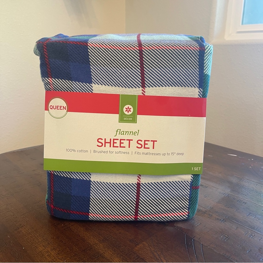 New!  Queen Flannel Sheet Set - Blue, White, and Red